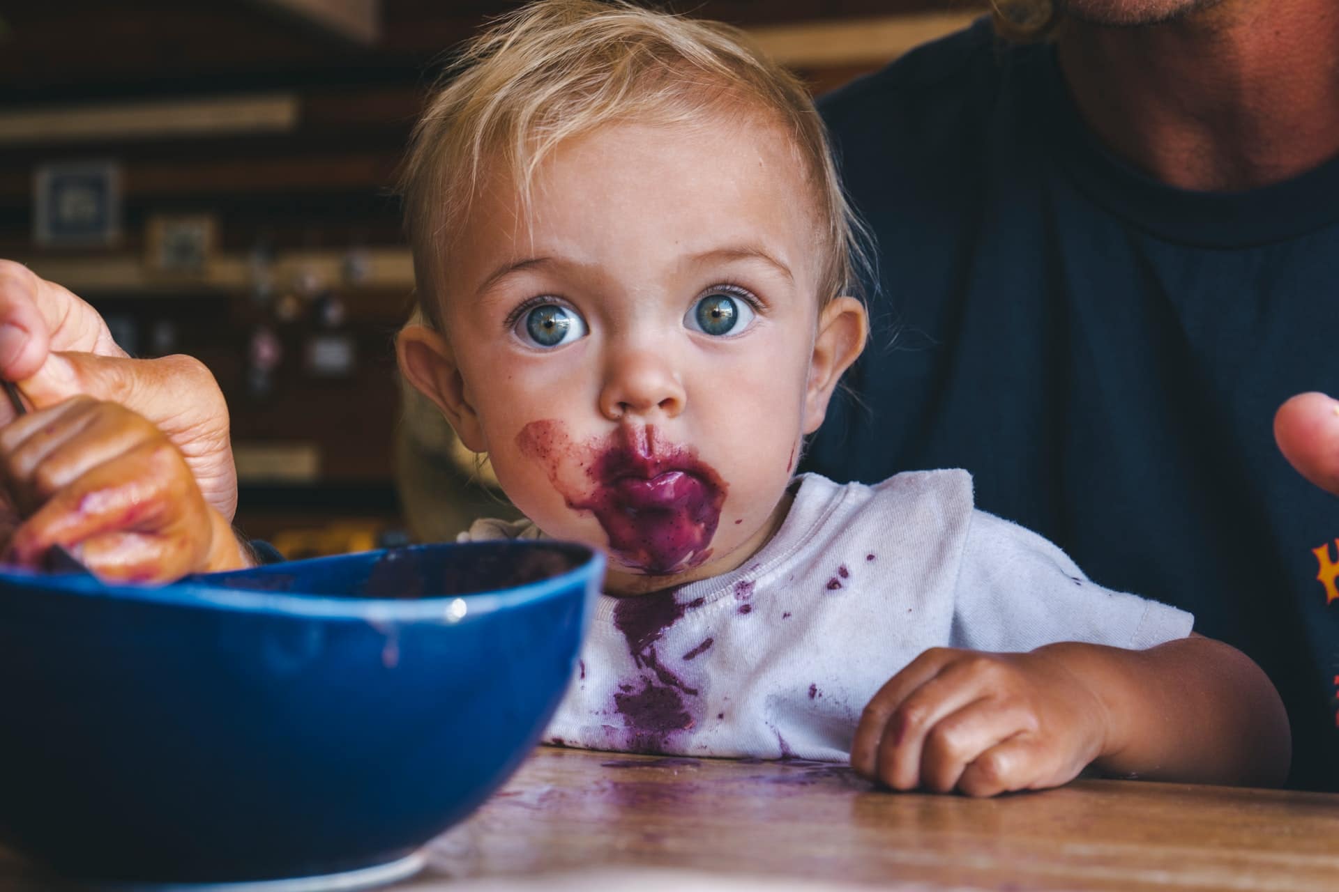 Teaching your baby to eat alone, our advice